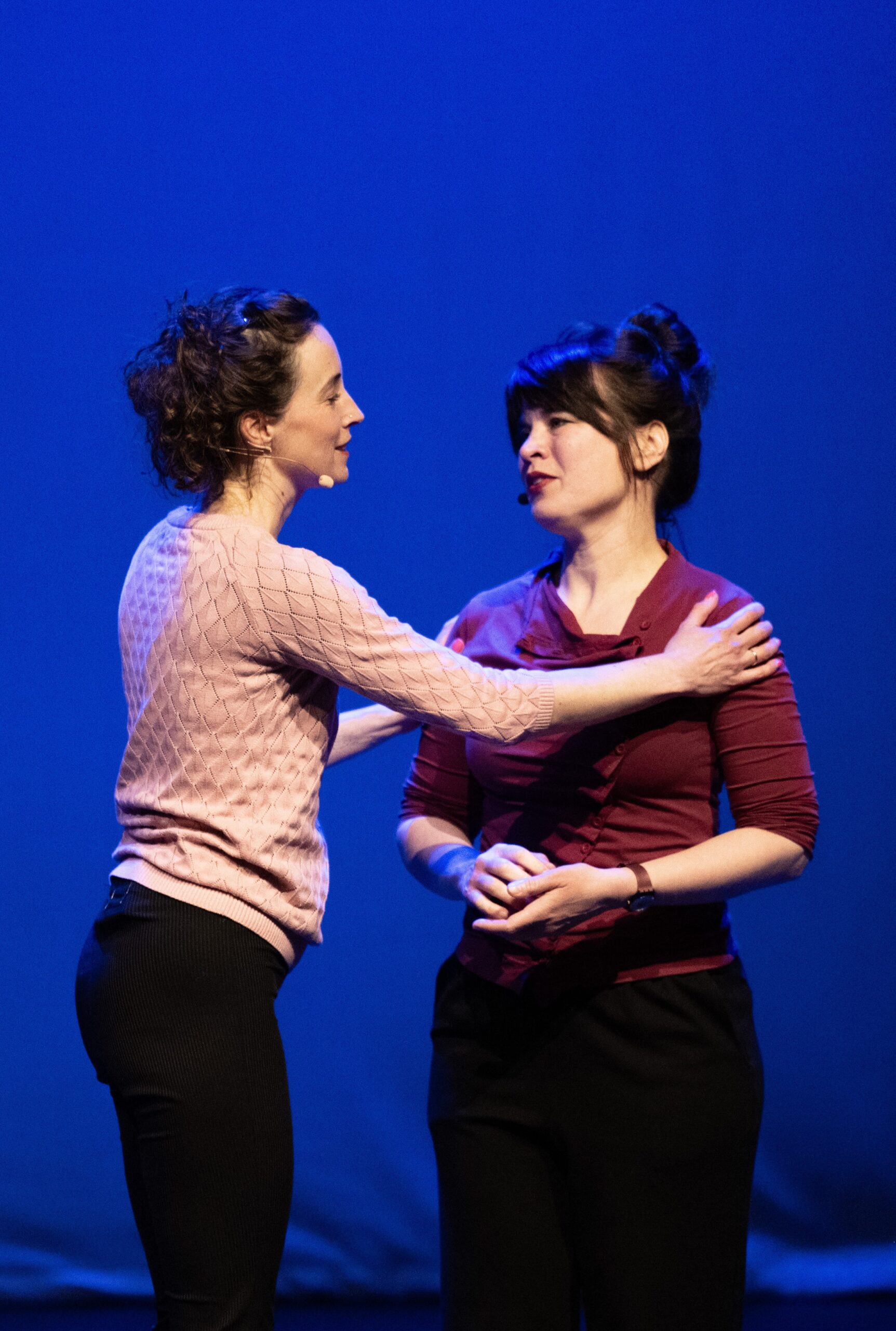 Theatergroep Bint Foto Bram Petraeus staand-min