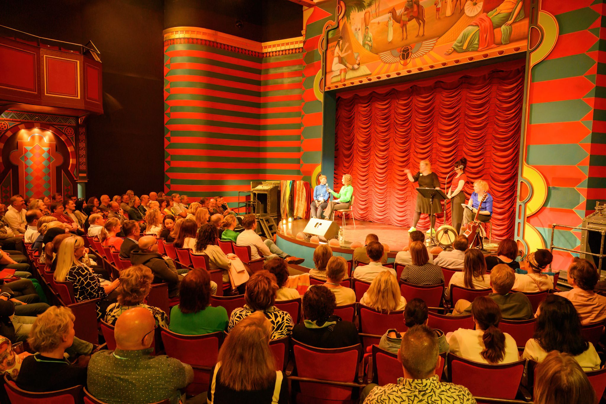 foto-voorstelling-publiek-scaled